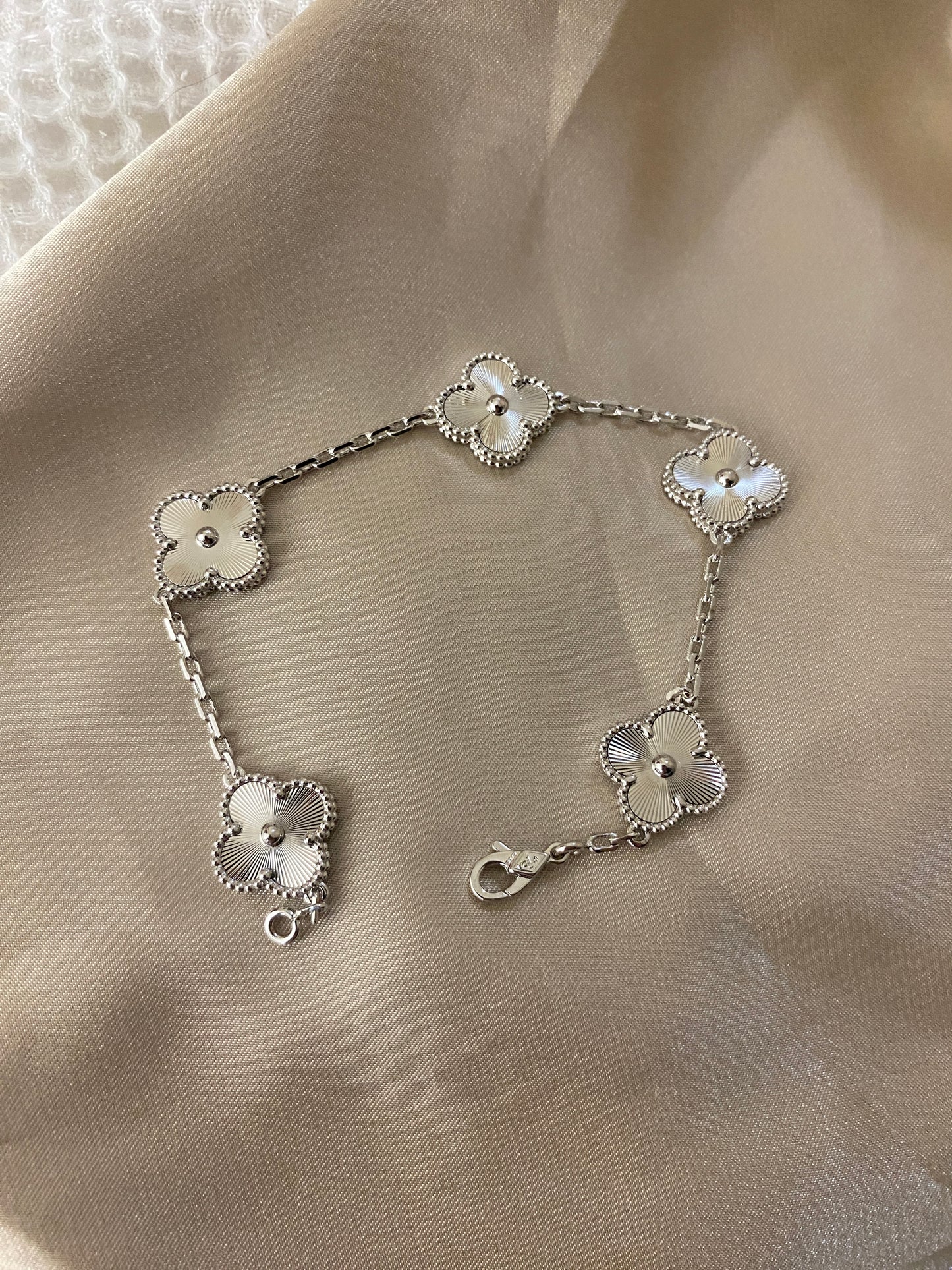 Ella Gold Clover Bracelet,18k Gold Plated