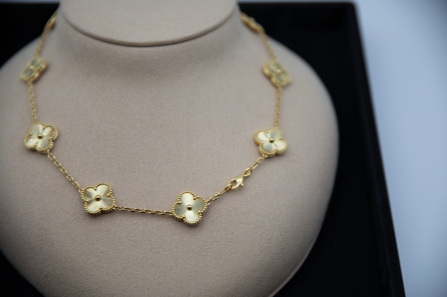 Ella 10 Motif Clover Necklace,18k Gold, Waterproof