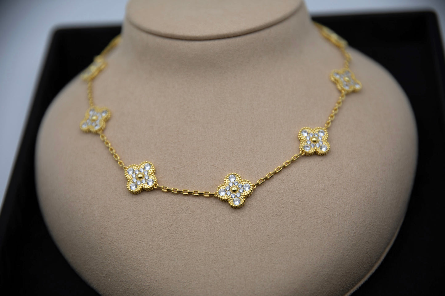Ella 10 Motif Clover Necklace,18k Gold, Waterproof